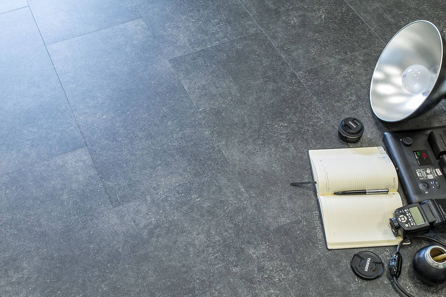 Кварцвиниловая плитка FineFloor замковая Stone Шато Миранда FF-1555 655×324×4,5 фото в интерьере Кварцвиниловая плитка FineFloor замковая Stone Шато Миранда FF-1555 655×324×4,5 фото в интерьере